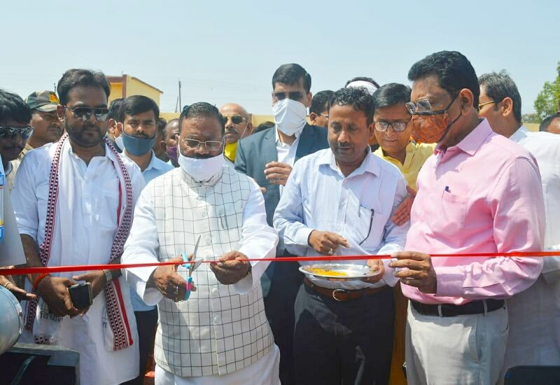 Cabinet Minister Swami Prasad Maurya said in Banda, earlier only red hats used to get bicycles