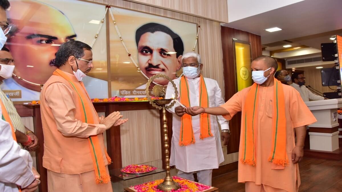 BJP Foundation Day: CM Yogi heard PM Modi's address, state president and law minister too