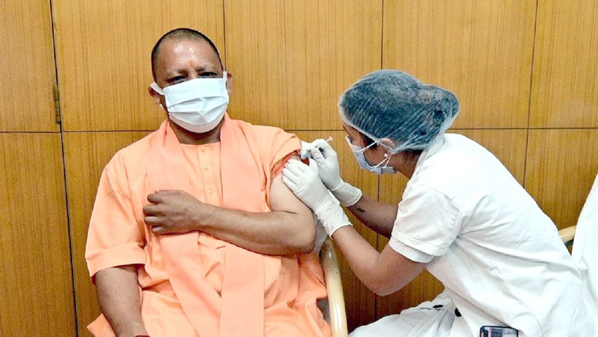 CM Yogi Adityanath got the first dose of Corona vaccine