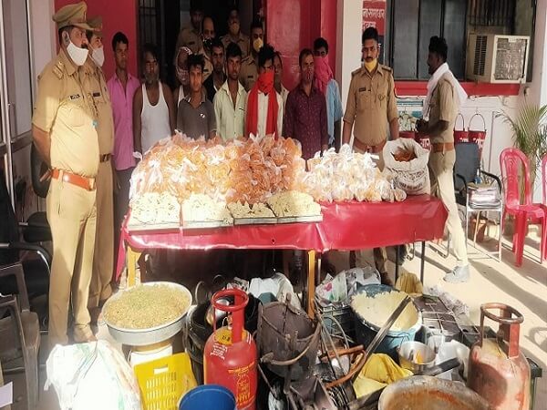 UP Panchayat Chunav : Now two quintals of jalebi-samosas caught after rasgullas, FIR on candidate and husband