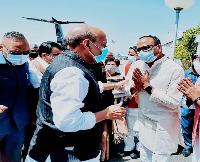 Defense Minister Rajnath Singh inaugurated and laid foundation stone of bridges in Lucknow