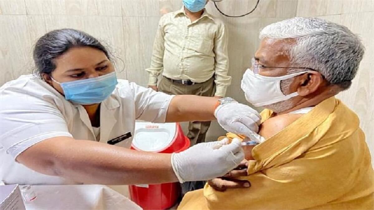 CM Yogi Adityanath got the first dose of Corona vaccine