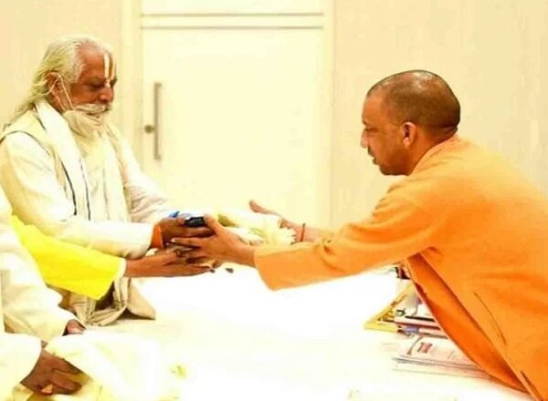 चित्रकूट : महंत की मौत मामले में नया मोड़, 4 पर प्रताड़ना का आरोप, CM Yogi को बनाया संपत्ति का मालिक