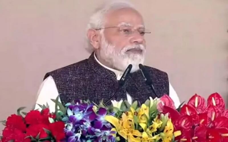 PM Modi gave big gifts to Gorakhpur, CM Yogi said-if Modi is there then it is possible