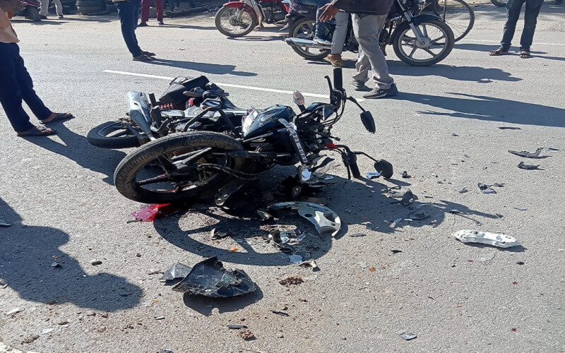 Breaking horrific accident in Banda, one killed in a bike collision other referred to Kanpur