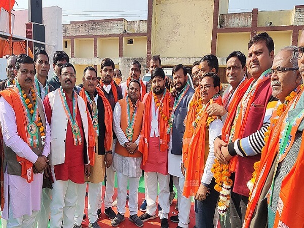 SP-BSP leaders join BJP for nomination in Banda