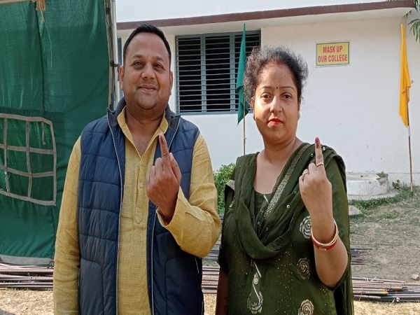 UP Elections 2022 : Fourth phase of polling continues in Banda, voters in enthusiasm
