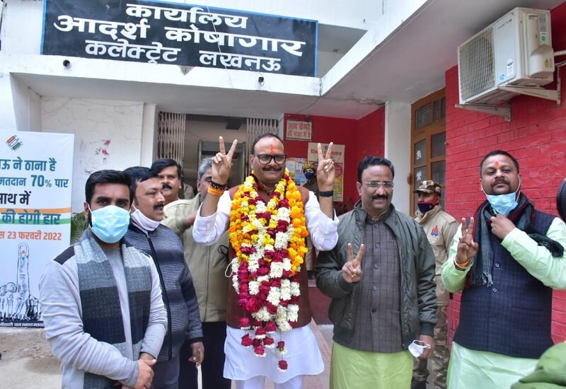 Law Minister Brijesh Pathak got nomination from Lucknow Cantt, supporters congratulated