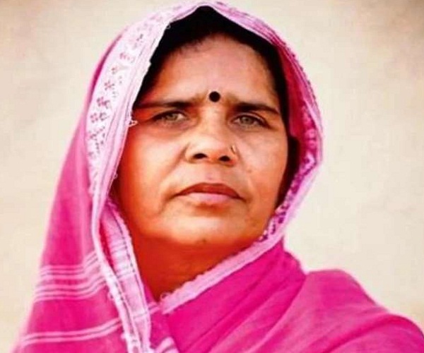 UP Election 2022: Gulabi Gang Commander Sampat Pal joins BJP, resigns from Congress