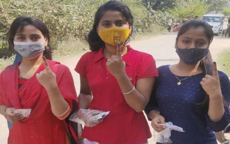 UP Elections 2022 : 55.70% voting in 61 seats in 5th phase, read condition of 12 districts
