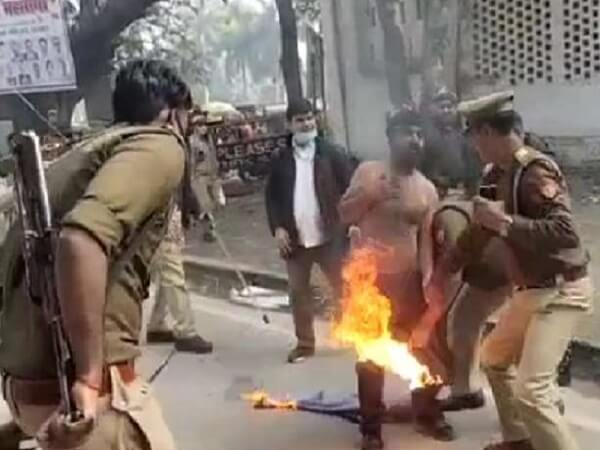 UP : Gosevak sets himself on fire near collectorate gate in Unnao, hurt by plight of cattle