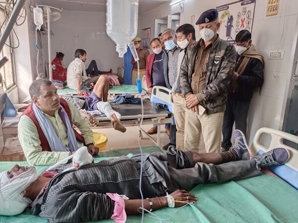 Horrific accident on highway in Mahoba : 4 people including innocent died in tempo-truck collision