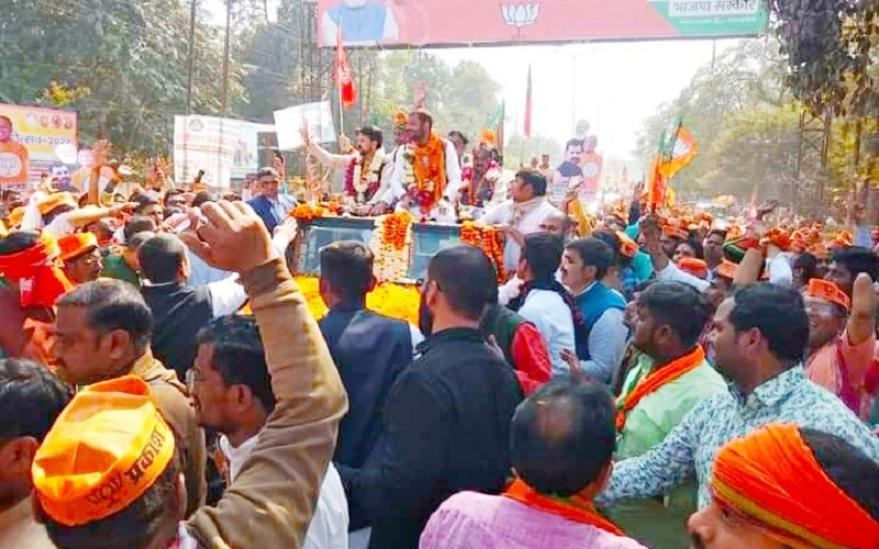 BJP leader Anurag Thakur's tremendous road show in Banda, Sadar candidate Prakash Dwivedi's appeal to win