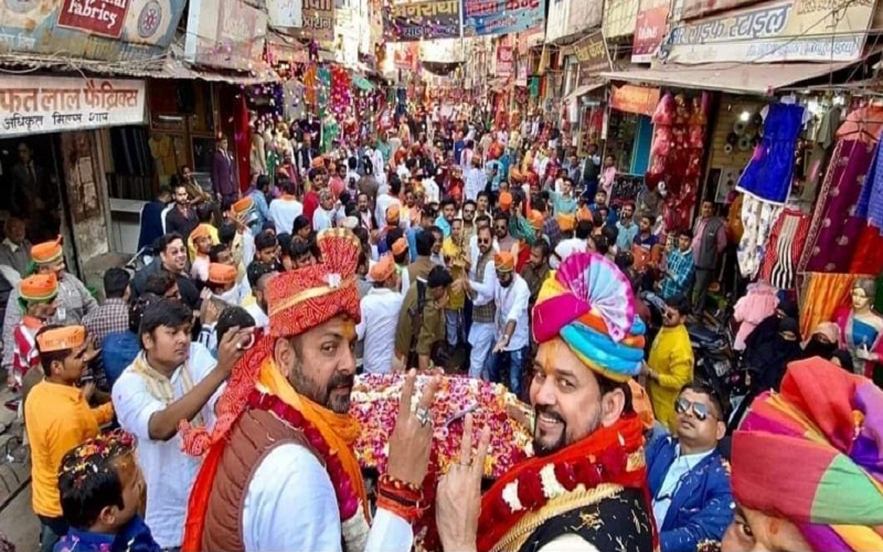 BJP leader Anurag Thakur's tremendous road show in Banda, Sadar candidate Prakash Dwivedi's appeal to win