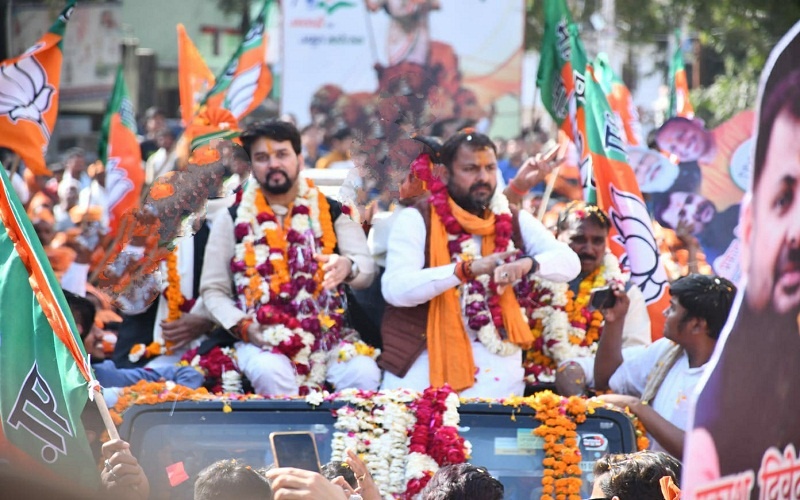 BJP leader Anurag Thakur's tremendous road show in Banda, Sadar candidate Prakash Dwivedi's appeal to win