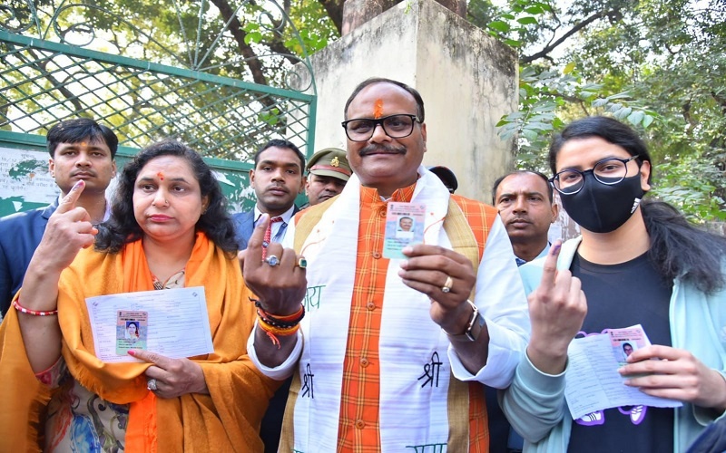 UP Elections 2022 : 57.45% voter turnout till 5 pm in fourth phase, highest in Lakhimpur Kheri