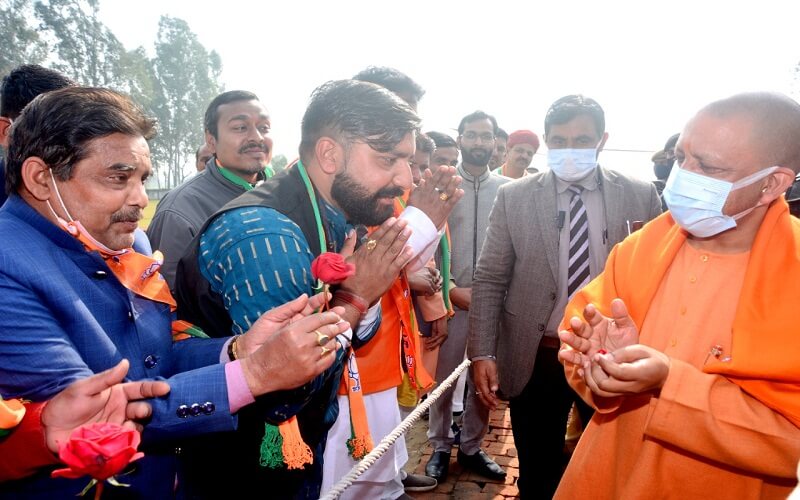 UP Elections 2022 : CM Yogi in Nagina, said-he used to make bomb blasts, we make  announcement of Bam-bam bhole 