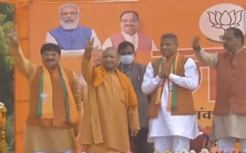 UP Elections 2022 : CM Yogi in Nagina, said-he used to make bomb blasts, we make  announcement of Bam-bam bhole 