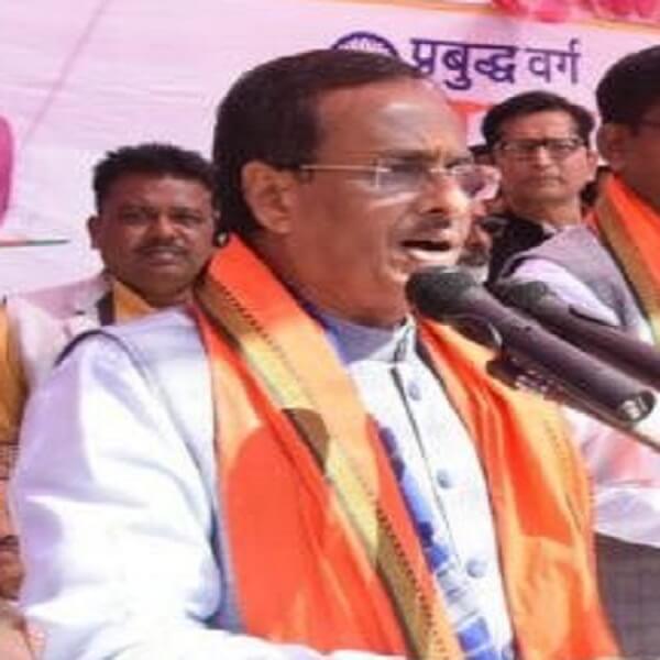 Deputy CM addressed the public meeting in Banda