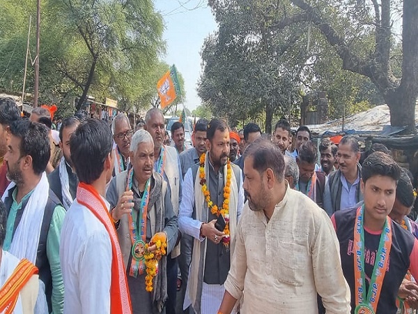 Public relations of BJP candidate and former JIP President continues on Banda Sadar seat