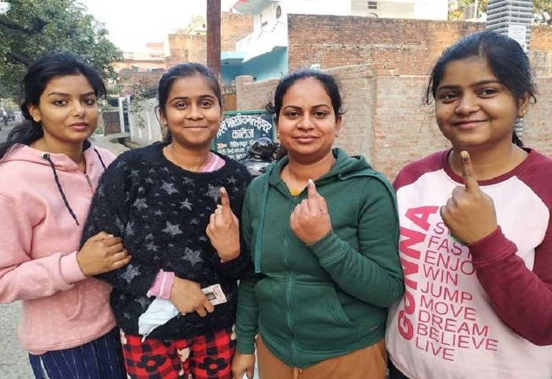 UP Elections 2022 : 57.45% voter turnout till 5 pm in fourth phase, highest in Lakhimpur Kheri