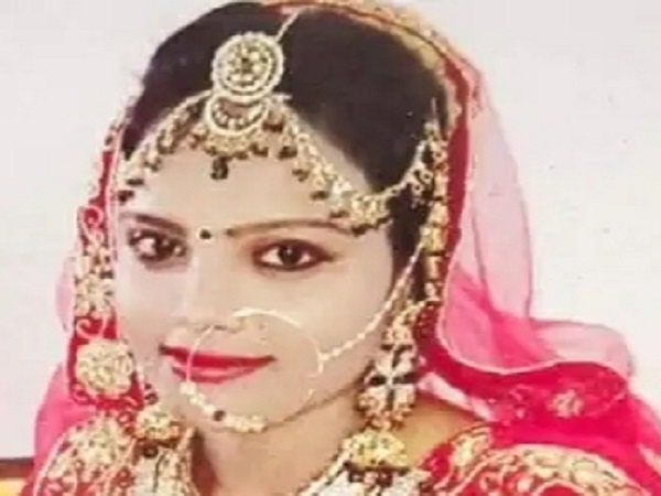 After 4 years of love marriage in Banda, wife hanged herself, filed for divorce