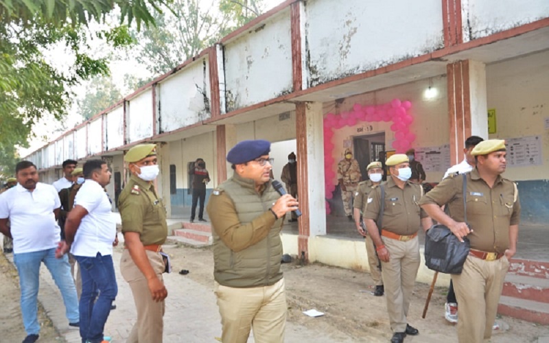 UP Elections 2022 : Fourth phase of polling continues in Banda, voters in enthusiasm