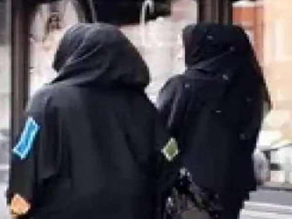 UP elections 2022 : Police caught two Burkanshin girls who reached for fake voting in Rampur
