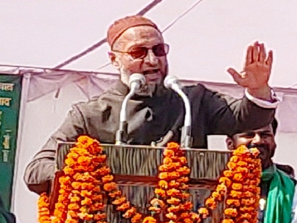 Owaisi in Banda, said-one day those with hijab and burqa will become Prime Minister of India