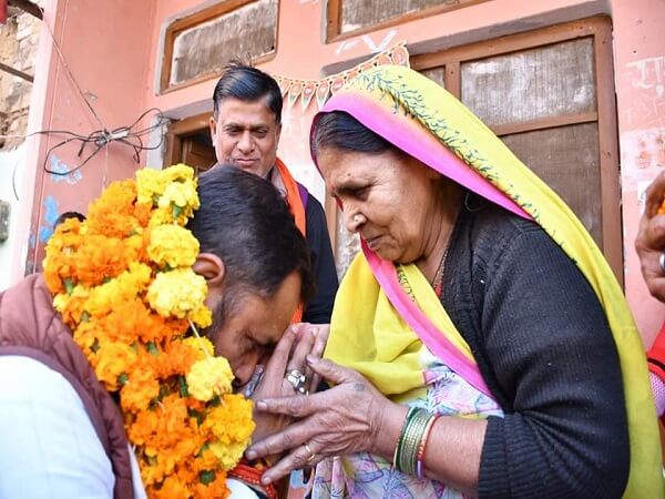 Public relations campaign of Sadar MLA continues in Banda, campaign in many villages and cities