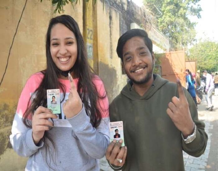 UP Elections 2022 : 57.79% voting in  first phase till 6 pm, highest voting in Kairana