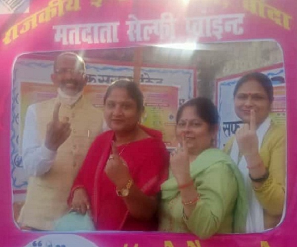 UP Elections 2022 : 57.48% polling in all four seats in Banda till 5 pm