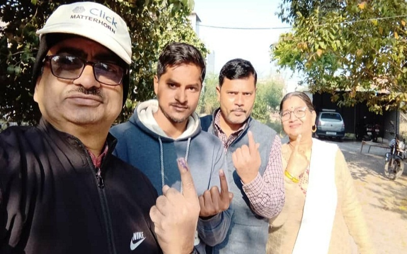 UP Elections 2022 : 57.48% polling in all four seats in Banda till 5 pm