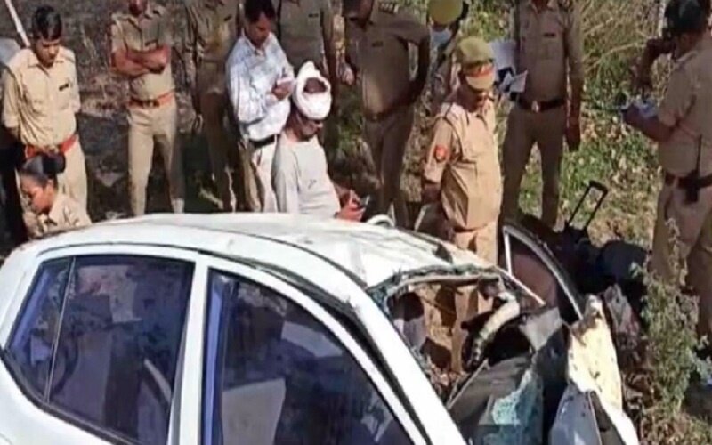 Breaking News : Three killed in horrific accident in Banda, girl critical