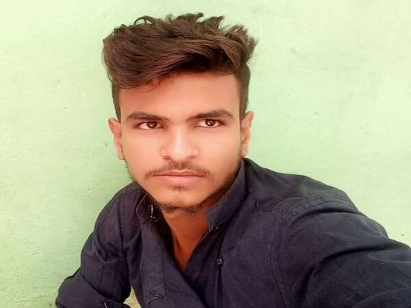 In Banda, there was stir due to body of the young man who came out of house to temple with  partner police said accident