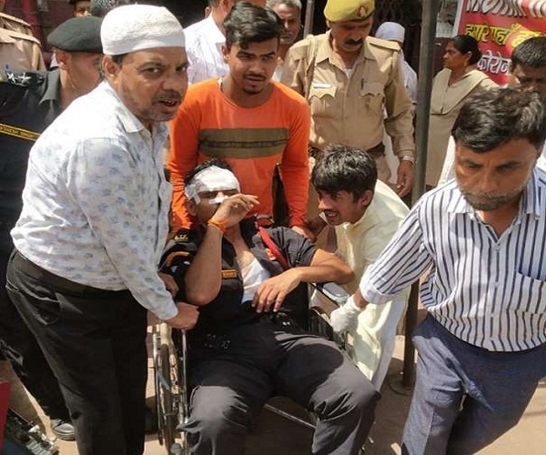 Kanpur : Municipal corporation team attacked, many injured in stone pelting