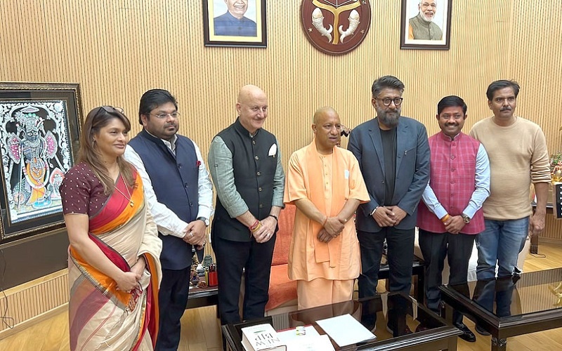 entire team of Kashmir Files met CM Yogi in Lucknow