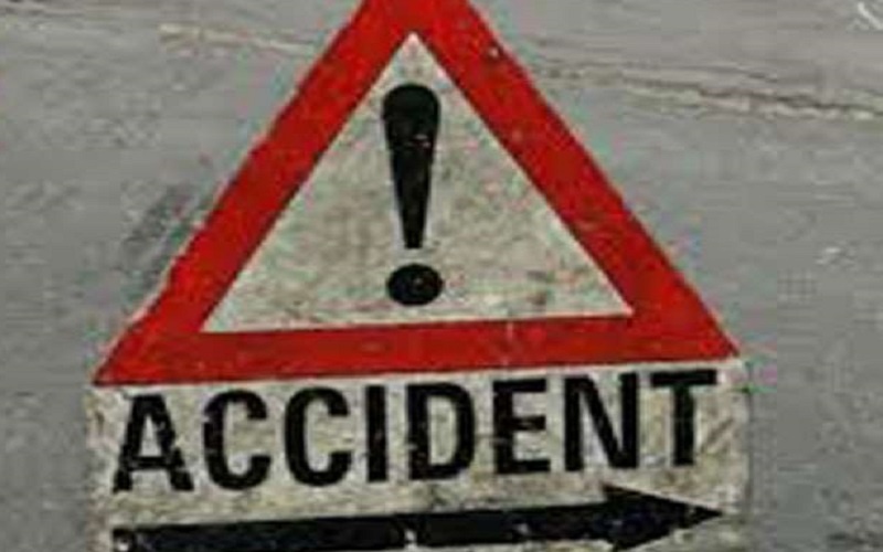 Bike rider dies due to car collision in Banda, uproar in family