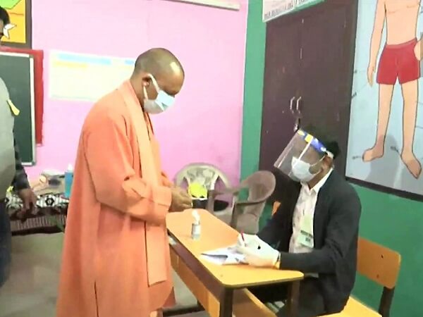 46.70% voting till 3 pm in the sixth phase, CM Yogi also casts his vote
