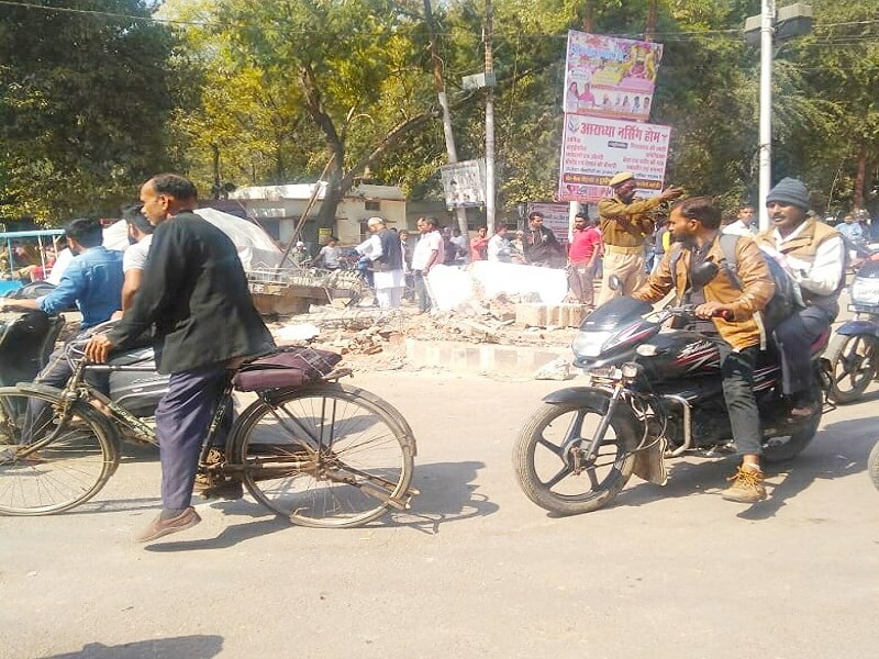 Maharana Pratap intersection collapsed in Banda, accident due to truck collision