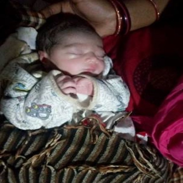 In Banda mother threw newborn in garbage heap, strangers handled