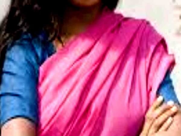 in Farrukhabad thief was dancing wearing sari in party, police came and lifted veil, then eyes met and
