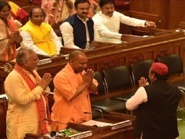 UP : CM Yogi and Akhilesh Yadav take oath, Satish Mahana can become Speaker of Assembly