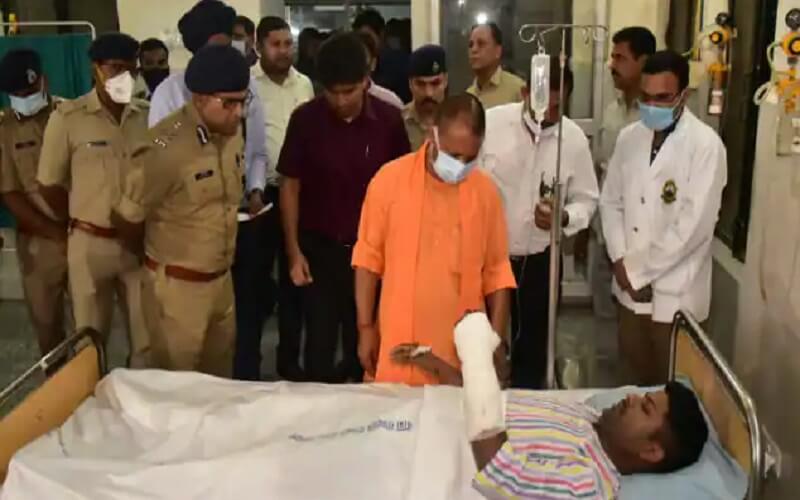 Gorakhnath temple attack : CM Yogi Adityanath reaches Gorakhpur, meets injured soldiers