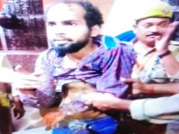 Big news : PAC jawans engaged in security of Gorakhnath temple attacked with knife, one arrested other absconding