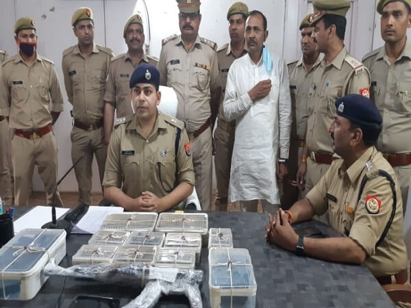 Police caught dangerous crooks with AK-47 in UP's Meerut