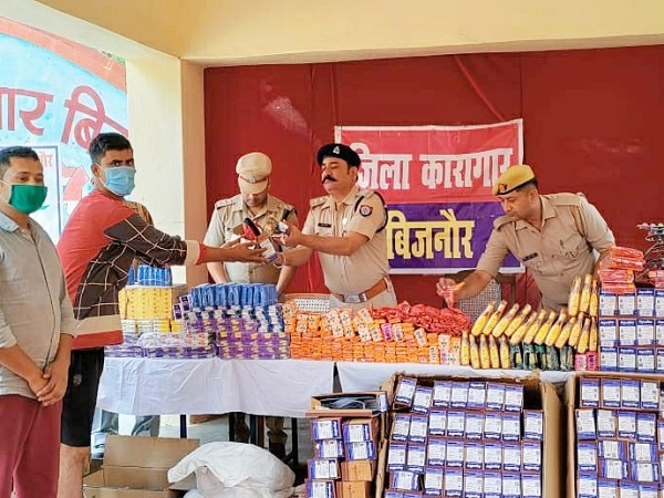 Necessary goods distributed to prisoners in Bijnor jail