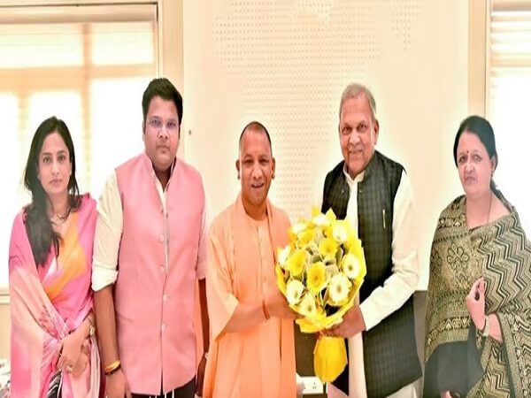 Lucknow : SP MP Sukhram Yadav met CM Yogi, political discussions intensified with changed voices