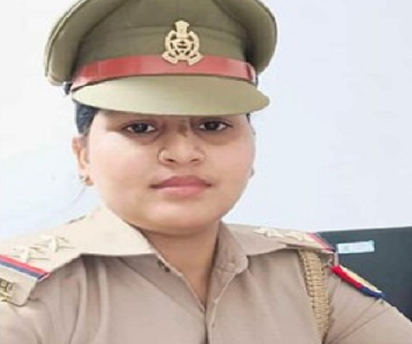 UP : dead body of female inspector was found hanging in police station's residence case involved in murder-suicide