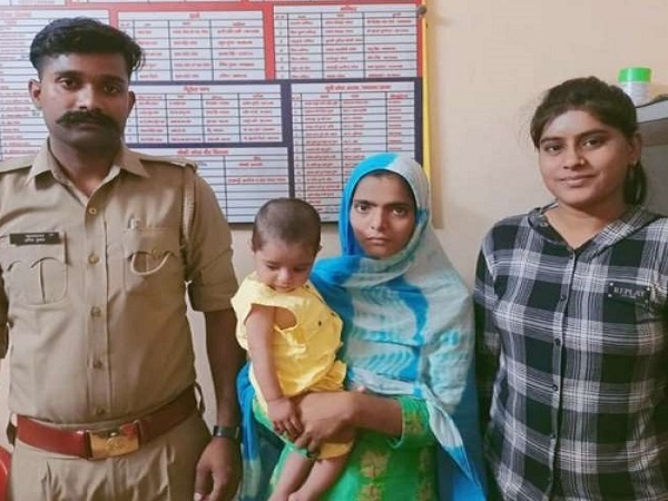 Kaliyugi : quarrel with her husband, kalyugi woman left 6-month-old girl on road alone 